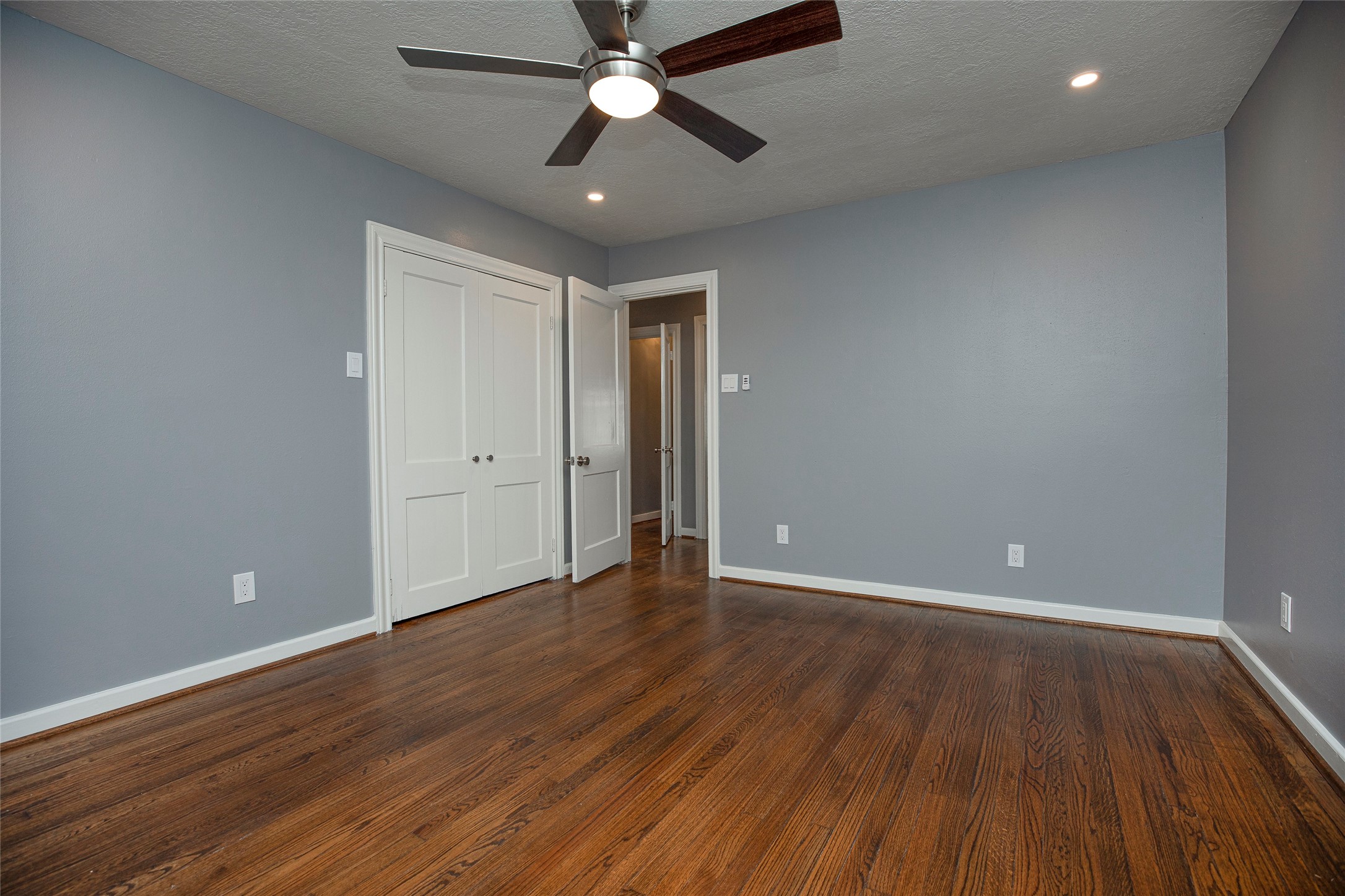 1202 Birdsall Street Houston, TX 77007 - Photo 13 of 30 an empty room with wooden floor and windows
