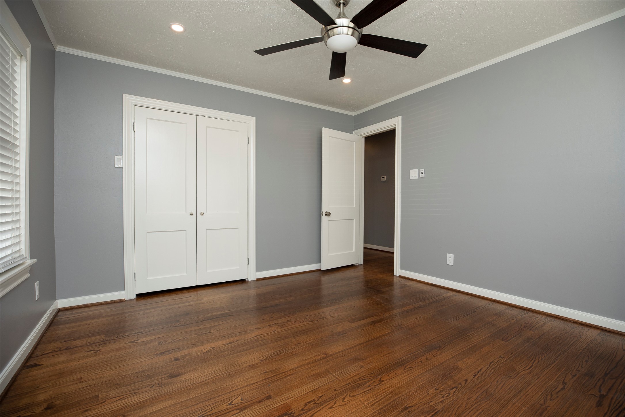 1202 Birdsall Street Houston, TX 77007 - Photo 16 of 30 an empty room with wooden floor and windows