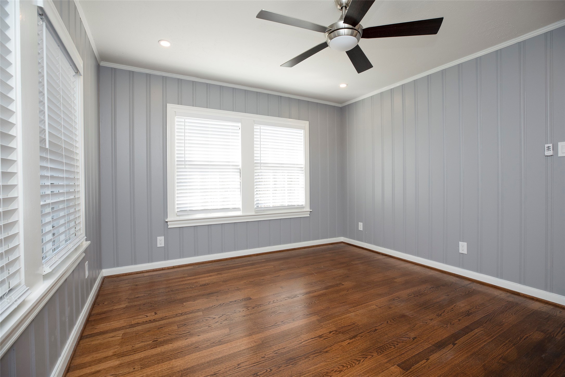 1202 Birdsall Street Houston, TX 77007 - Photo 19 of 30 a view of an empty room with wooden floor and a window