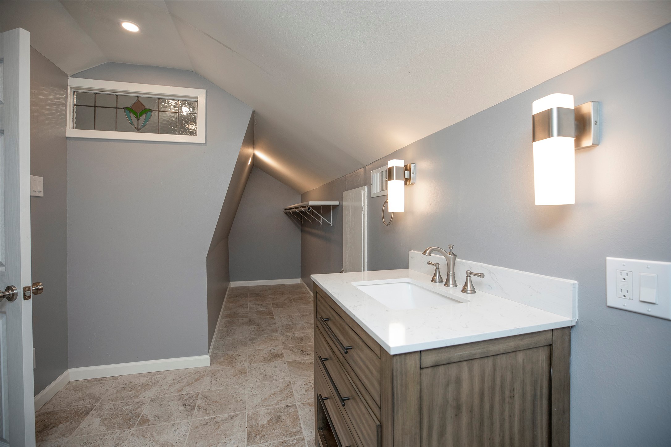 1202 Birdsall Street Houston, TX 77007 - Photo 26 of 30 a bathroom with a sink and mirror