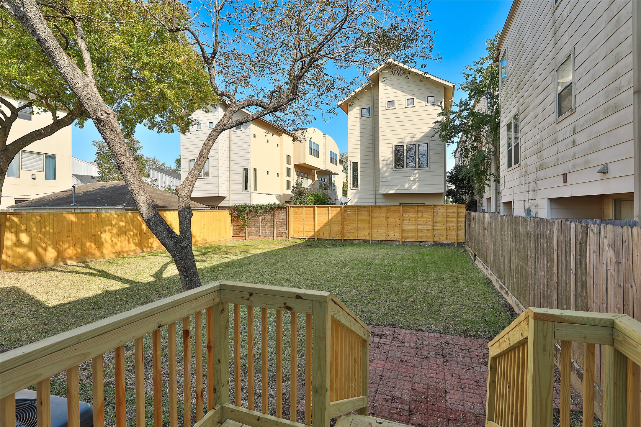1202 Birdsall Street Houston, TX 77007 - Photo 28 of 30 a front view of a house with a yard