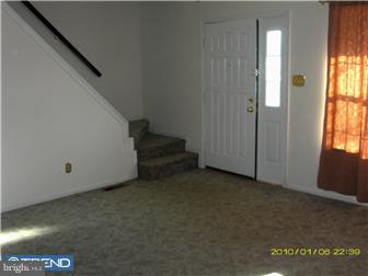 1043 Rafter Road Norristown, PA 19403 - Photo 4 of 10 Living Room