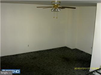 1043 Rafter Road Norristown, PA 19403 - Photo 5 of 10 Living Room