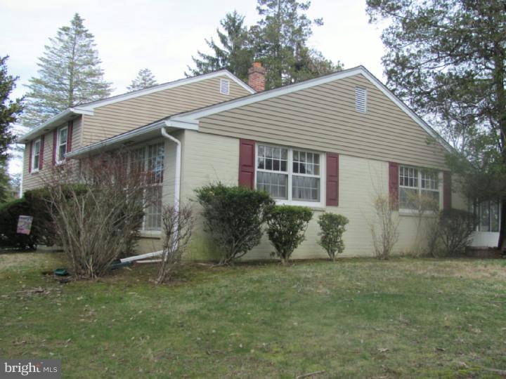 412 Brookwood Road Wayne, PA 19087 - Photo 2 of 21 Exterior Side