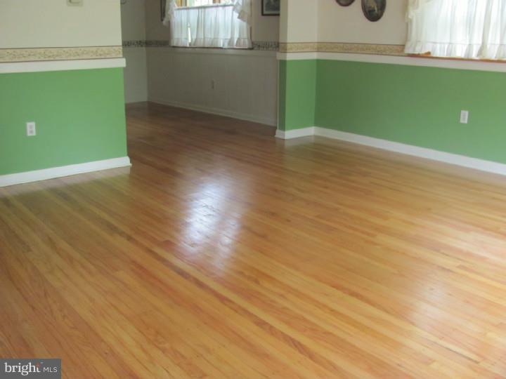 412 Brookwood Road Wayne, PA 19087 - Photo 4 of 21 Living Room