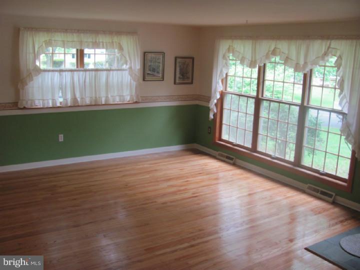 412 Brookwood Road Wayne, PA 19087 - Photo 5 of 21 Living Room