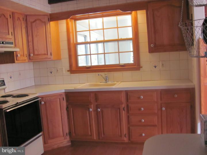 412 Brookwood Road Wayne, PA 19087 - Photo 9 of 21