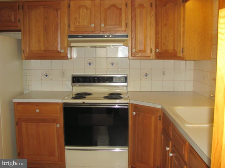 412 Brookwood Road Wayne, PA 19087 - Photo 10 of 21
