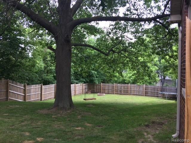 4295 Hatchery Road Waterford, MI 48329 - Photo 6 of 32 005.JPG