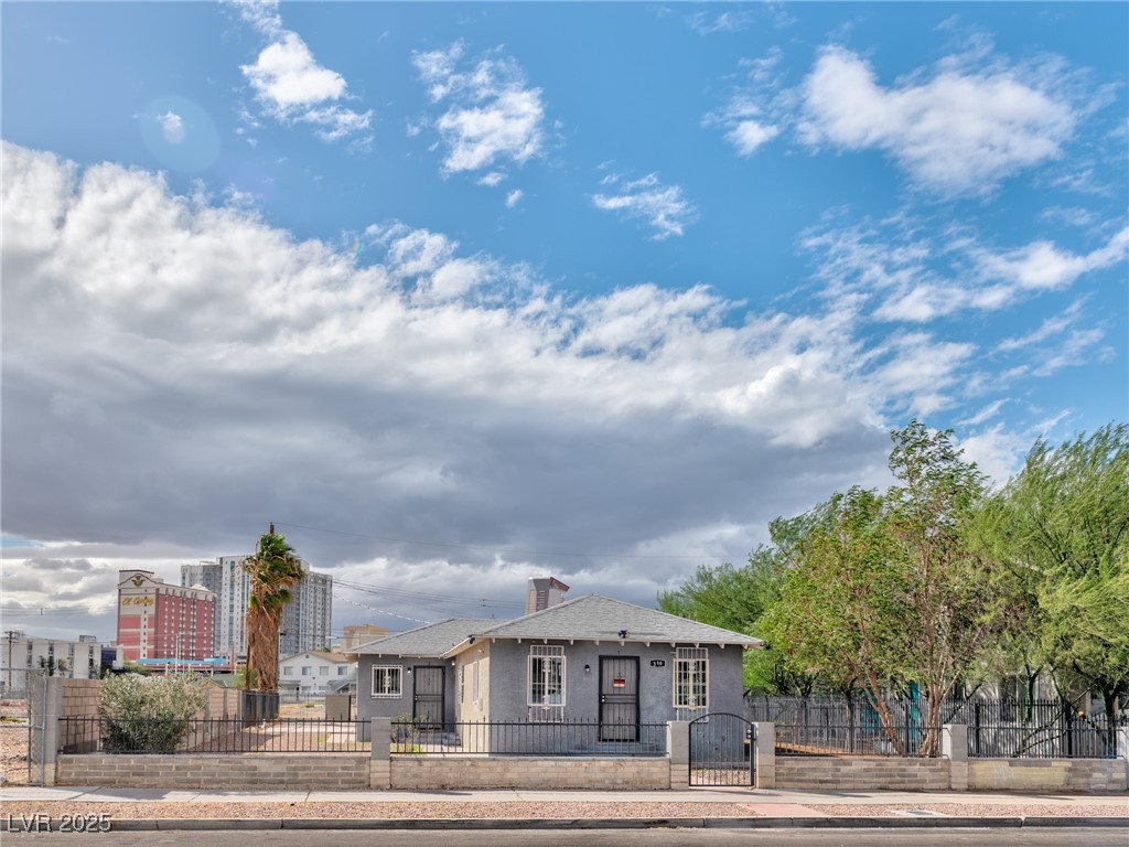 339 North 10th Street, Unit 2 Las Vegas, NV 89101 - Photo 1 of 12