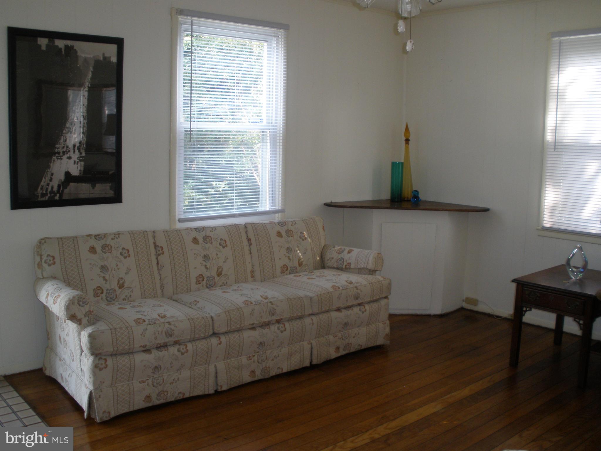 1709 Earhart Road Baltimore, MD 21221 - Photo 4 of 21 Living Room w/Natural Light