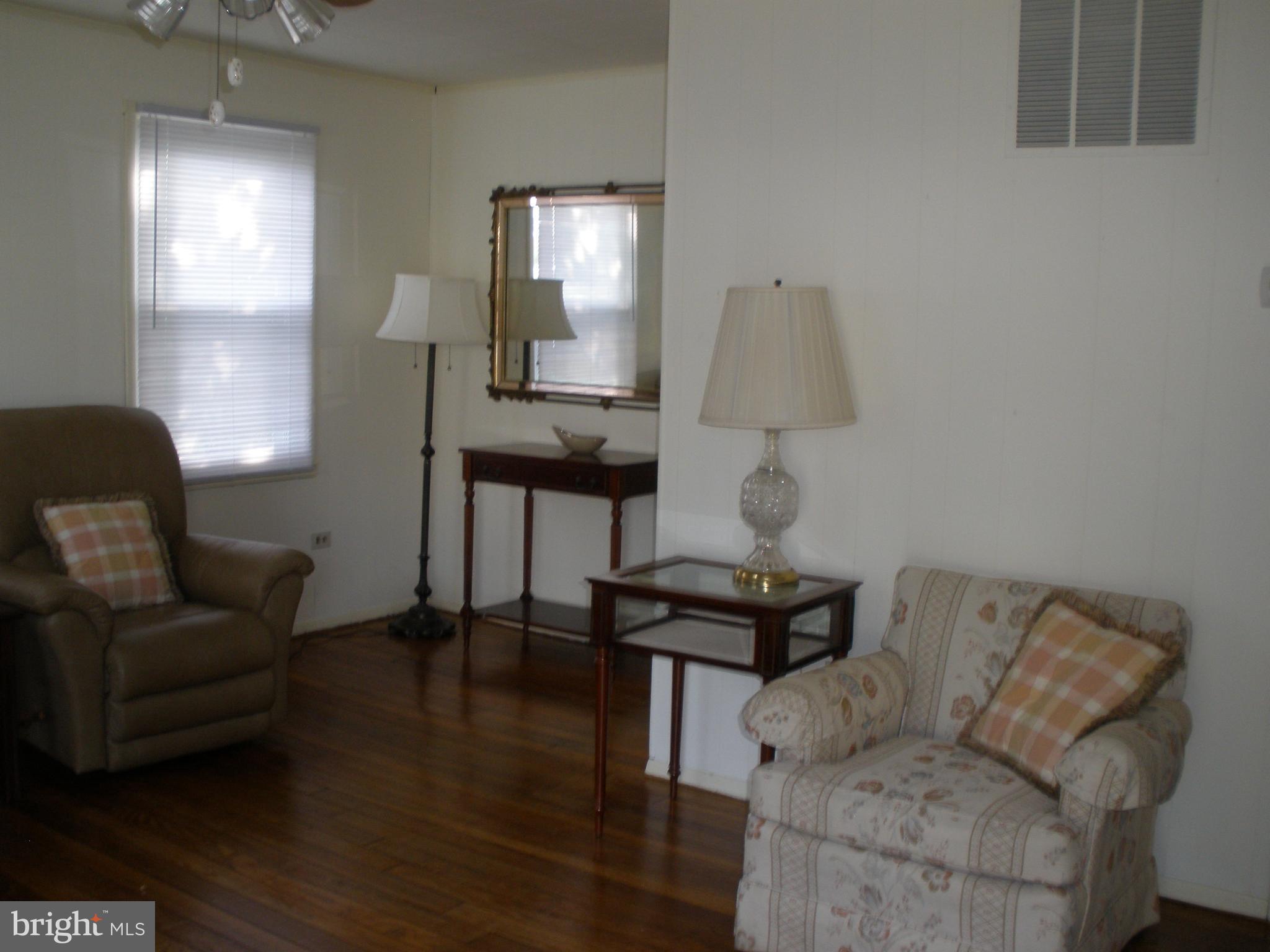 1709 Earhart Road Baltimore, MD 21221 - Photo 5 of 21 L-Shaped Living Room