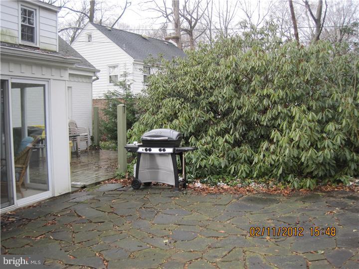 417 Kerr Lane Springfield, PA 19064 - Photo 17 of 19 Back Yard