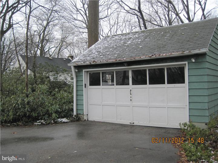 417 Kerr Lane Springfield, PA 19064 - Photo 18 of 19 Garage
