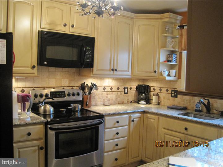 417 Kerr Lane Springfield, PA 19064 - Photo 3 of 19 Kitchen