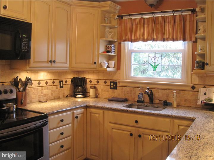 417 Kerr Lane Springfield, PA 19064 - Photo 4 of 19 Kitchen