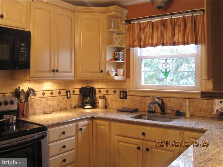 417 Kerr Lane Springfield, PA 19064 - Photo 5 of 19 Kitchen