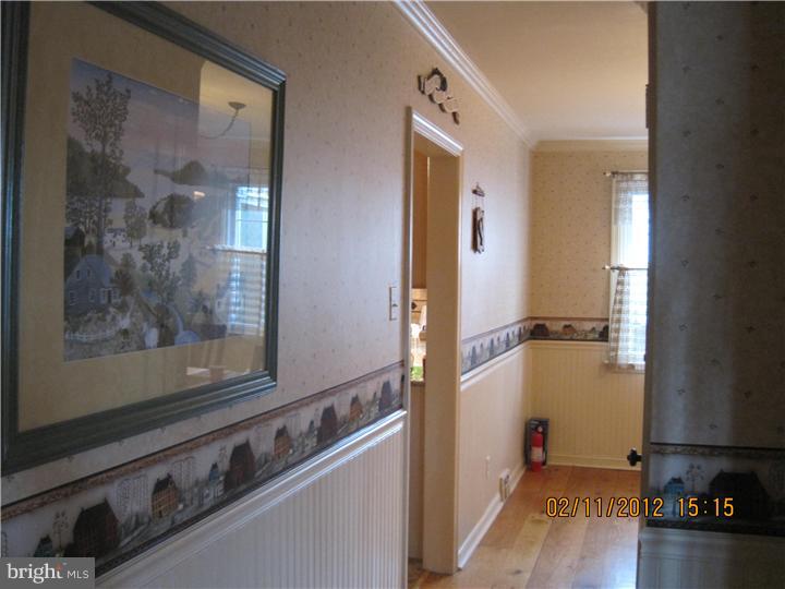 417 Kerr Lane Springfield, PA 19064 - Photo 7 of 19 Hallway