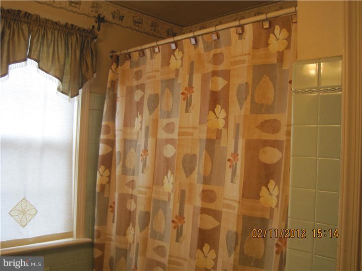 417 Kerr Lane Springfield, PA 19064 - Photo 8 of 19 Bathroom