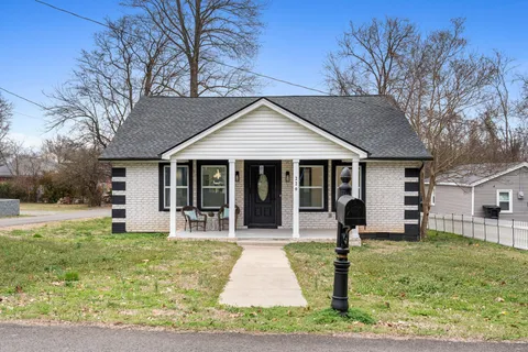 $425,000 | 220 Chamberlain Drive, Murfreesboro, TN 37129