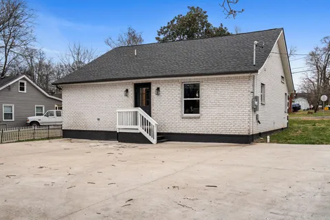 $425,000 | 220 Chamberlain Drive, Murfreesboro, TN 37129