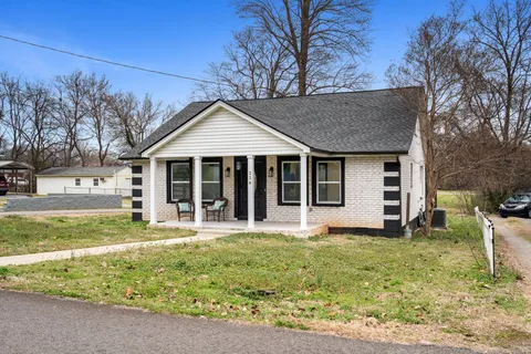 $425,000 | 220 Chamberlain Drive, Murfreesboro, TN 37129