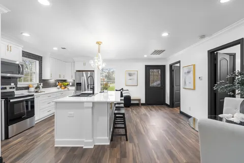 $425,000 | 220 Chamberlain Drive, Murfreesboro, TN 37129