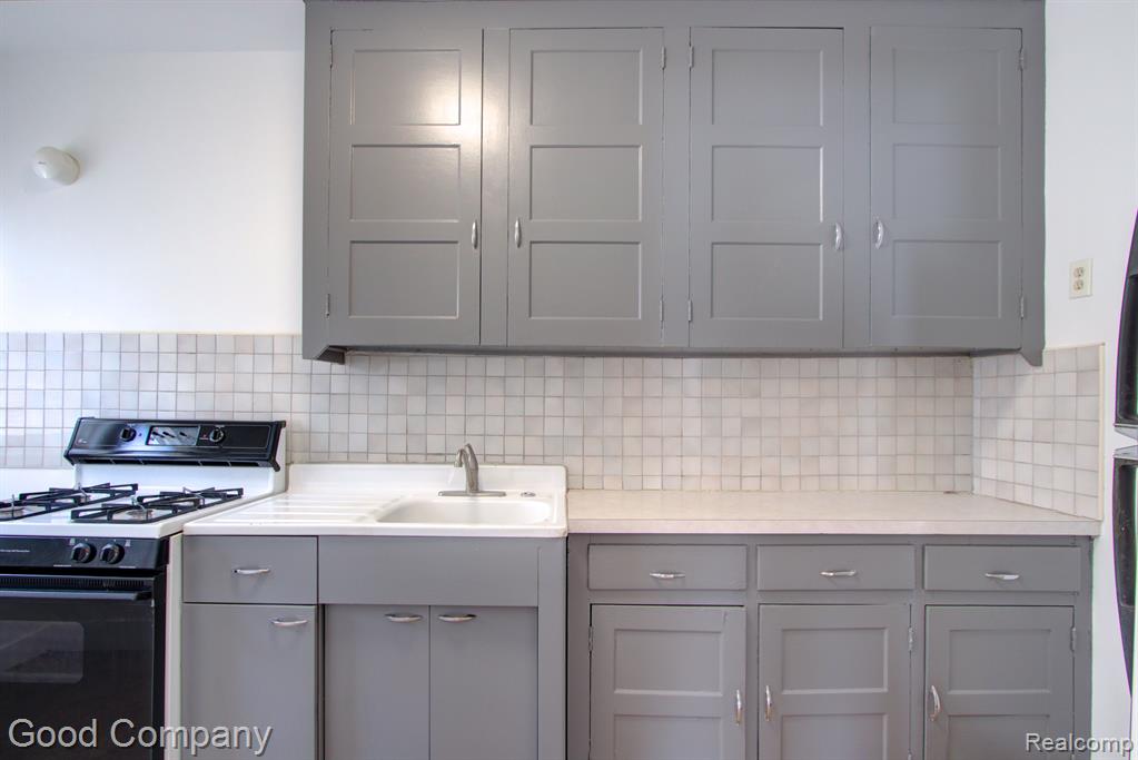 492 Withington Street, Unit 1 Ferndale, MI 48220 - Photo 12 of 34