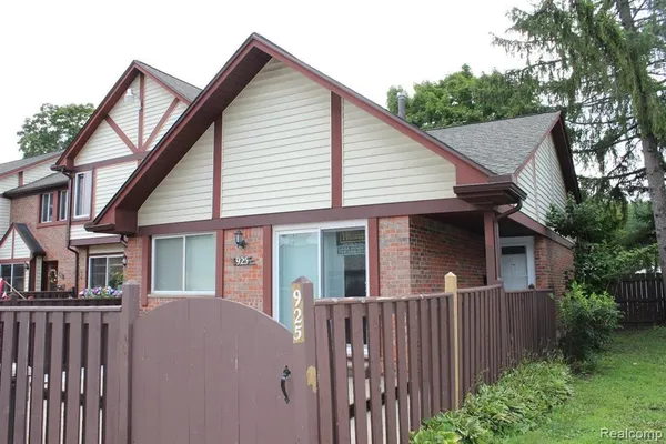 $1,850 | 925 Terrace Lane North, Ypsilanti, MI 48198