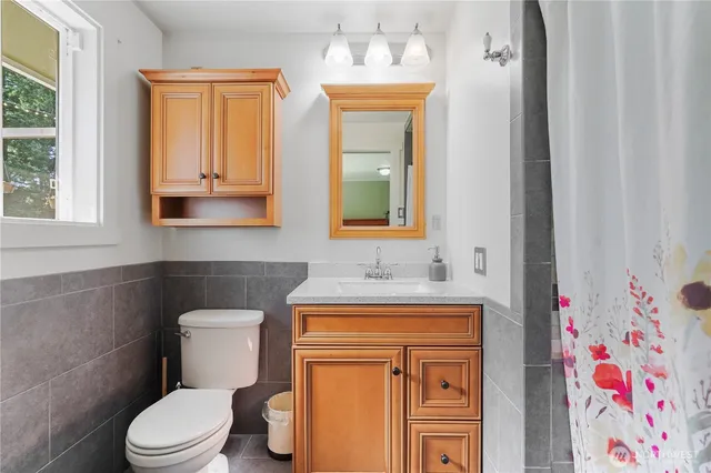 $729,000 | 2120 Seaview Street West, University Place, WA 98466