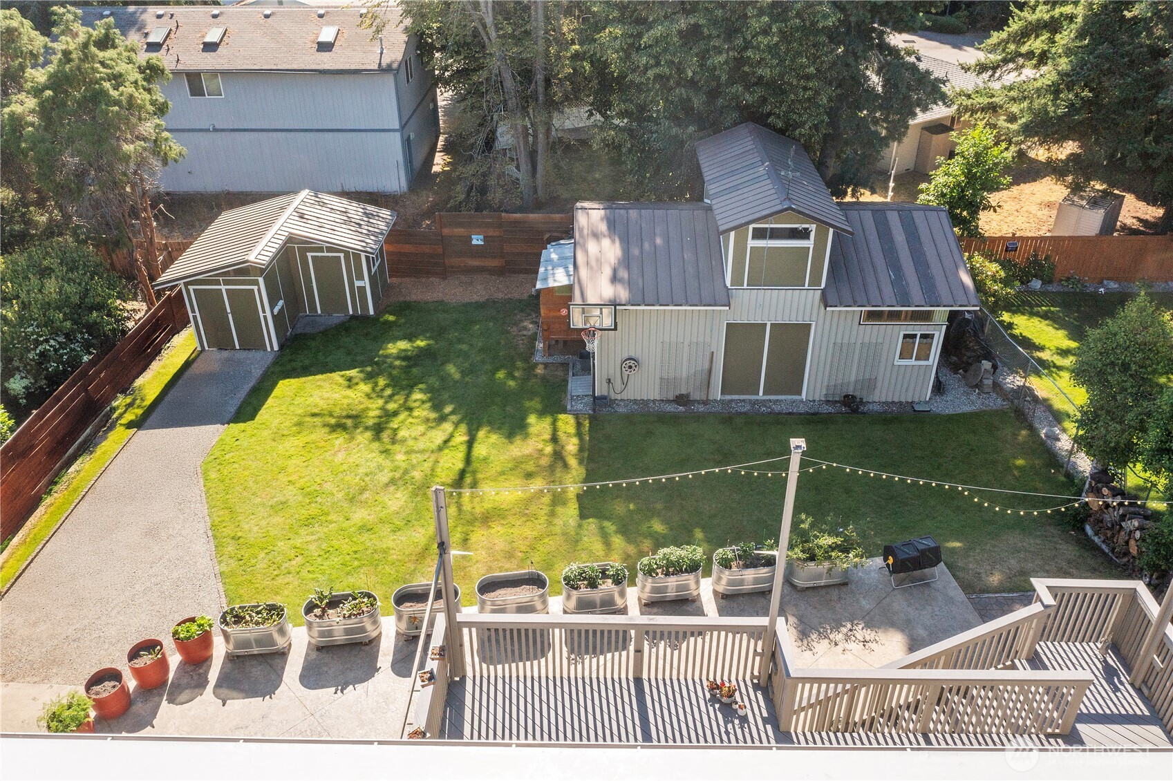 2120 Seaview Street West University Place, WA 98466 - Photo 3 of 33 a view of a chairs and table in the patio