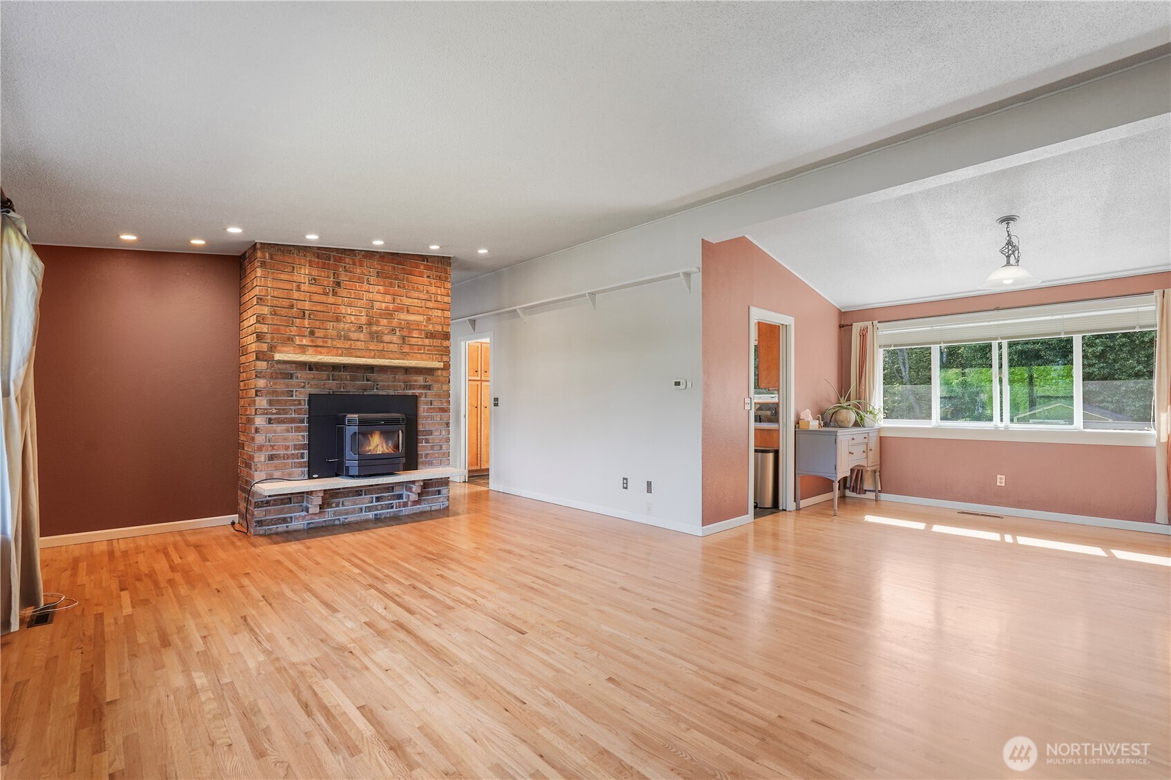 2120 Seaview Street West University Place, WA 98466 - Photo 5 of 35