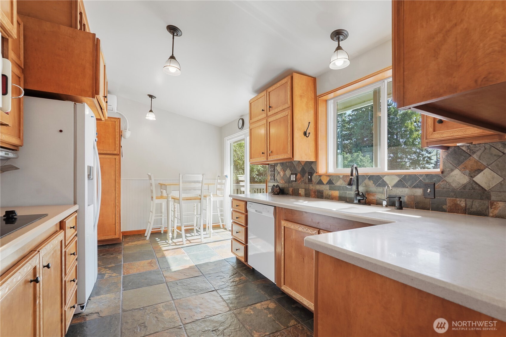 2120 Seaview Street West University Place, WA 98466 - Photo 8 of 33