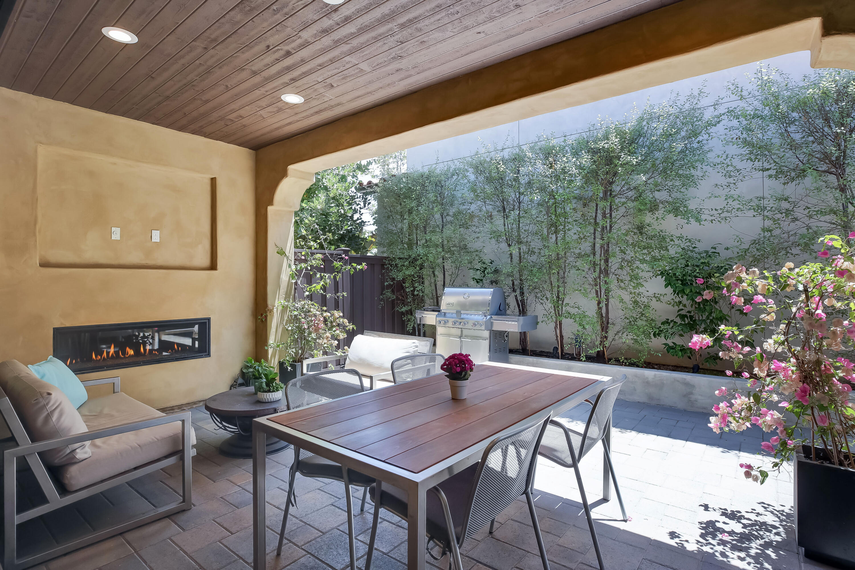 5445 Tree Farm Lane Santa Barbara, CA 93111 - Photo 10 of 49 Outdoor Dining