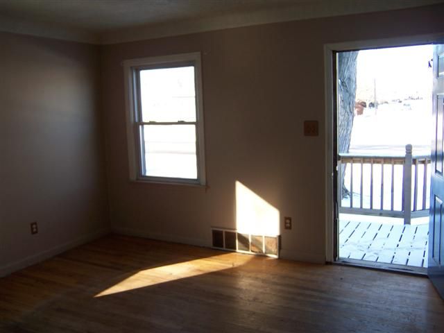 18158 Stephens Road Eastpointe, MI 48021 - Photo 6 of 8 31043672-5.JPG
