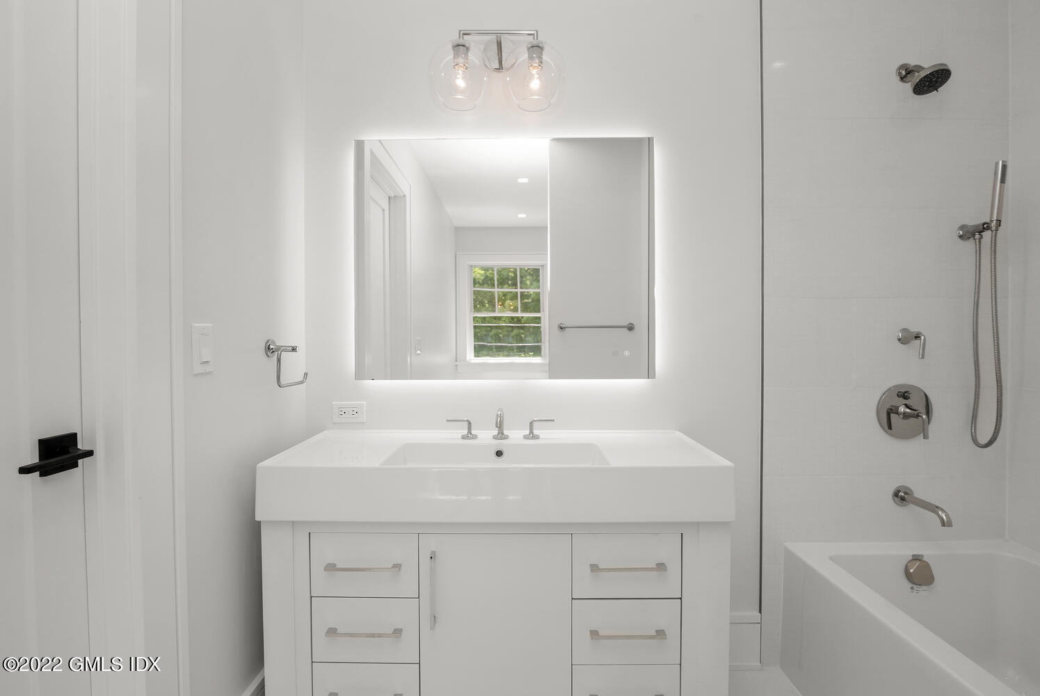 106 Sheep Hill Road Riverside, CT 06878 - Photo 39 of 53 a bathroom with a sink a mirror and a bathtub