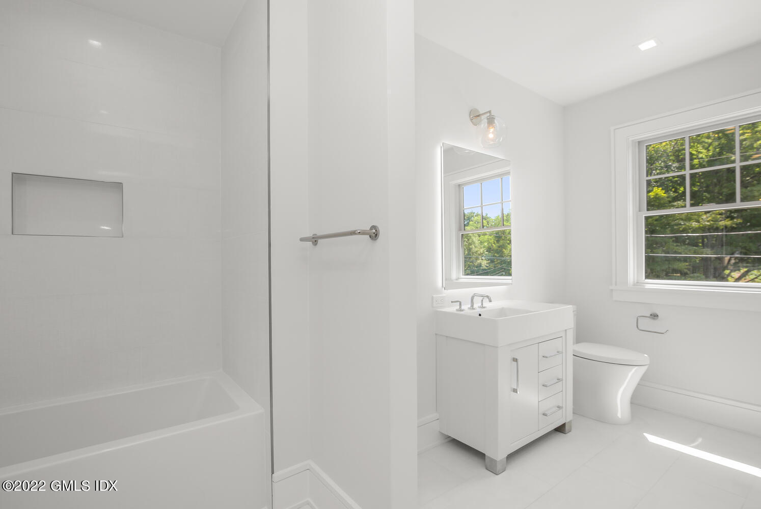 106 Sheep Hill Road Riverside, CT 06878 - Photo 41 of 53 a bathroom with a bathtub sink and mirror