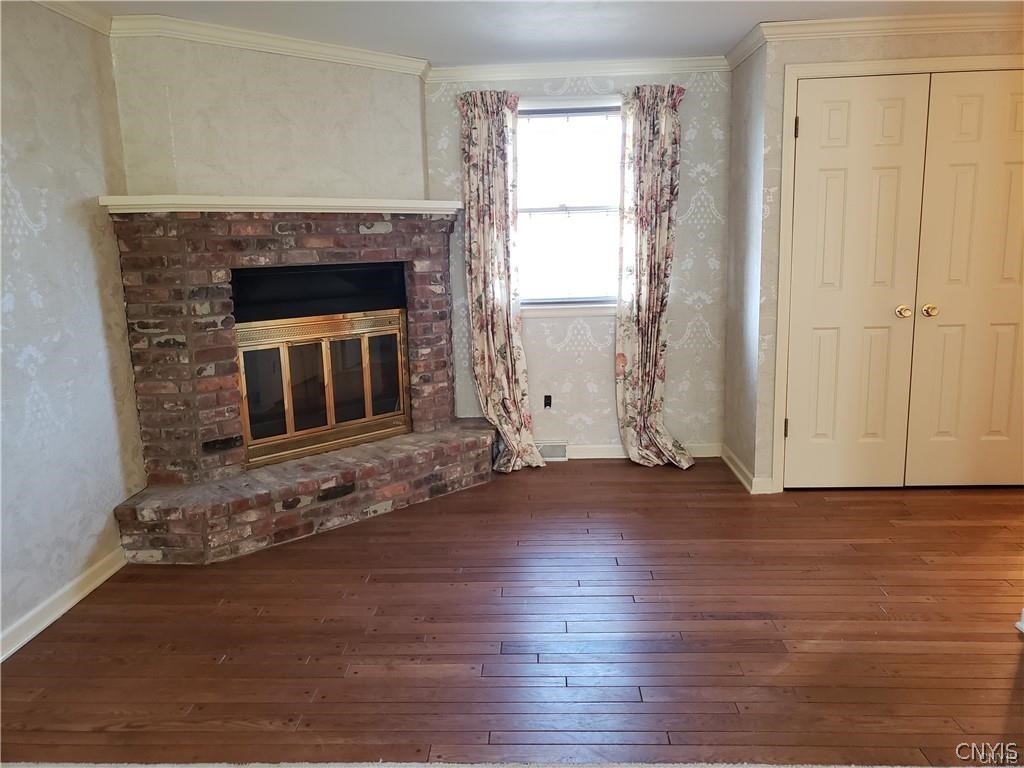 104 Old Lyme Road DeWitt, NY 13224 - Photo 15 of 34 Fireplace in the primary suite.