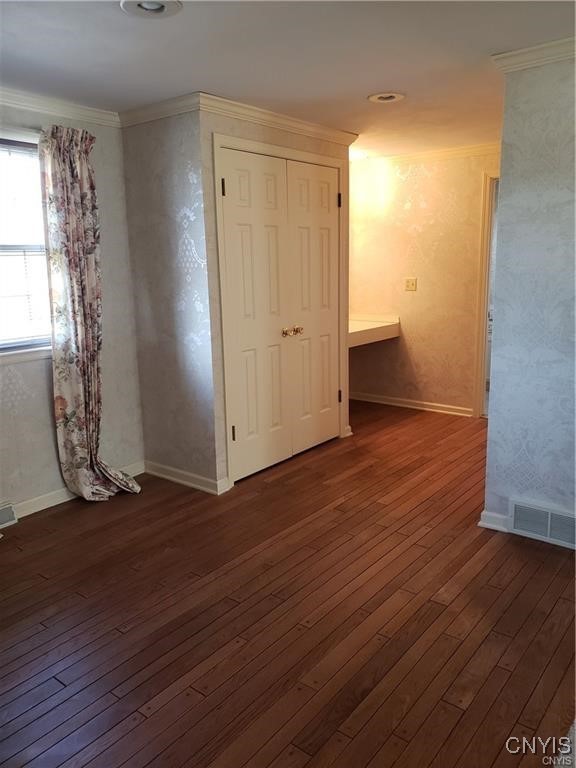 104 Old Lyme Road DeWitt, NY 13224 - Photo 16 of 34 Dressing area leading to the private bath.