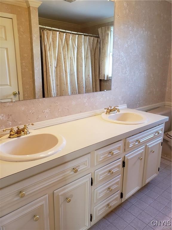 104 Old Lyme Road DeWitt, NY 13224 - Photo 22 of 34 Shared bath with double vanity.