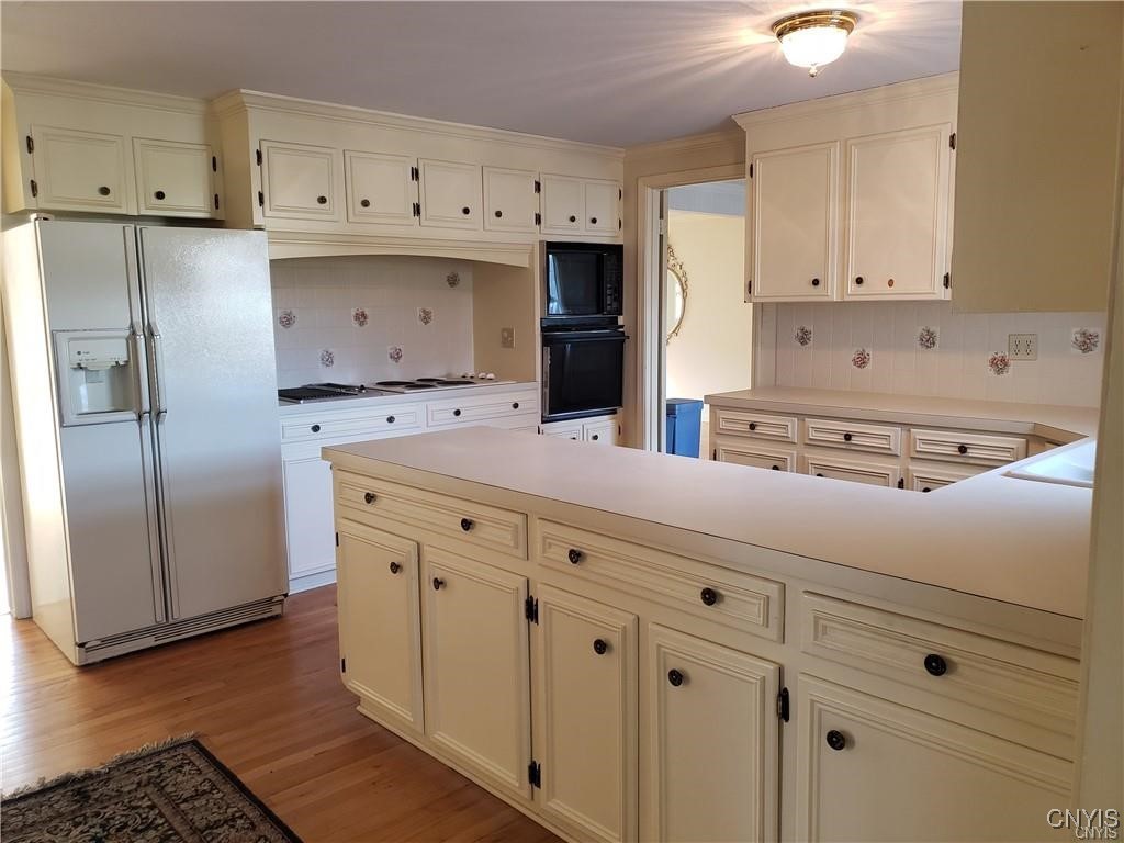 104 Old Lyme Road DeWitt, NY 13224 - Photo 6 of 34 Thoughtfully planned kitchen with loads of cabinet