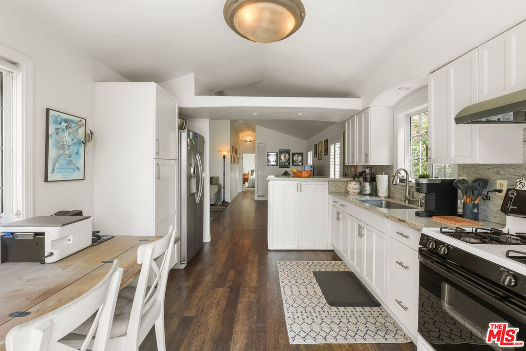 31 Paradise Cove Road Malibu, CA 90265 - Photo 4 of 25