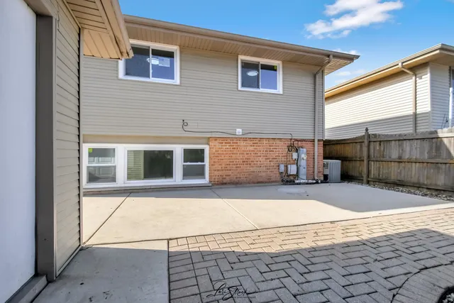 $379,900 | 16813 89th Avenue, Orland Hills, IL 60487