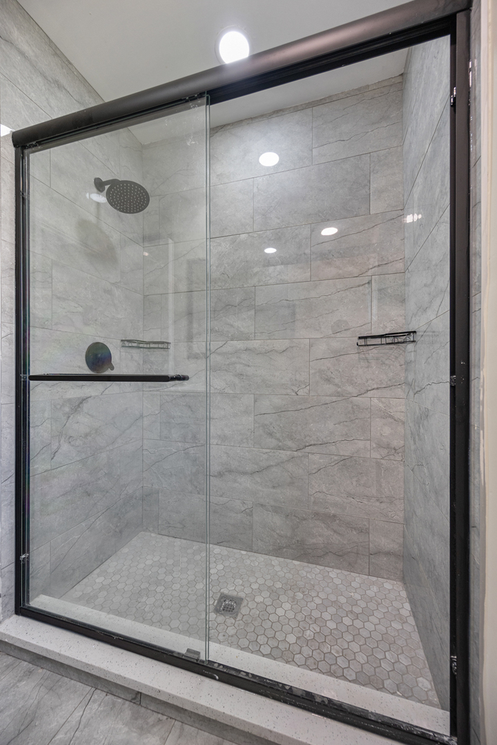 7248 North Ridge Boulevard Chicago, IL 60645 - Photo 21 of 31 Gallery Image 21