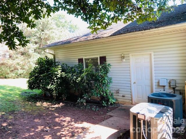 210 South Hillside Street Rutherfordton, NC 28139 - Photo 45 of 48 a backyard of a house with plants and trees
