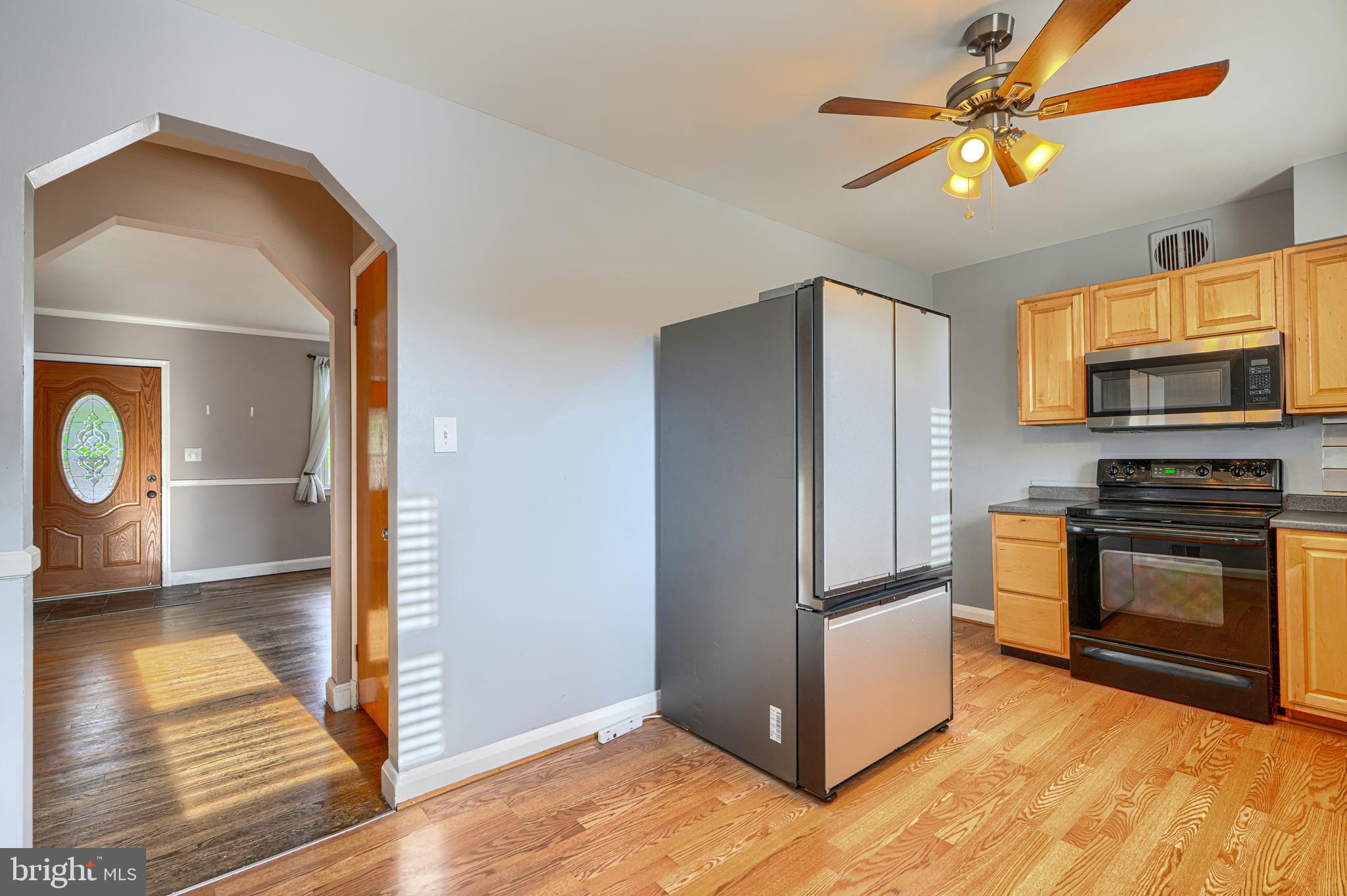 400 Celeste Avenue Baltimore, MD 21221 - Photo 8 of 37