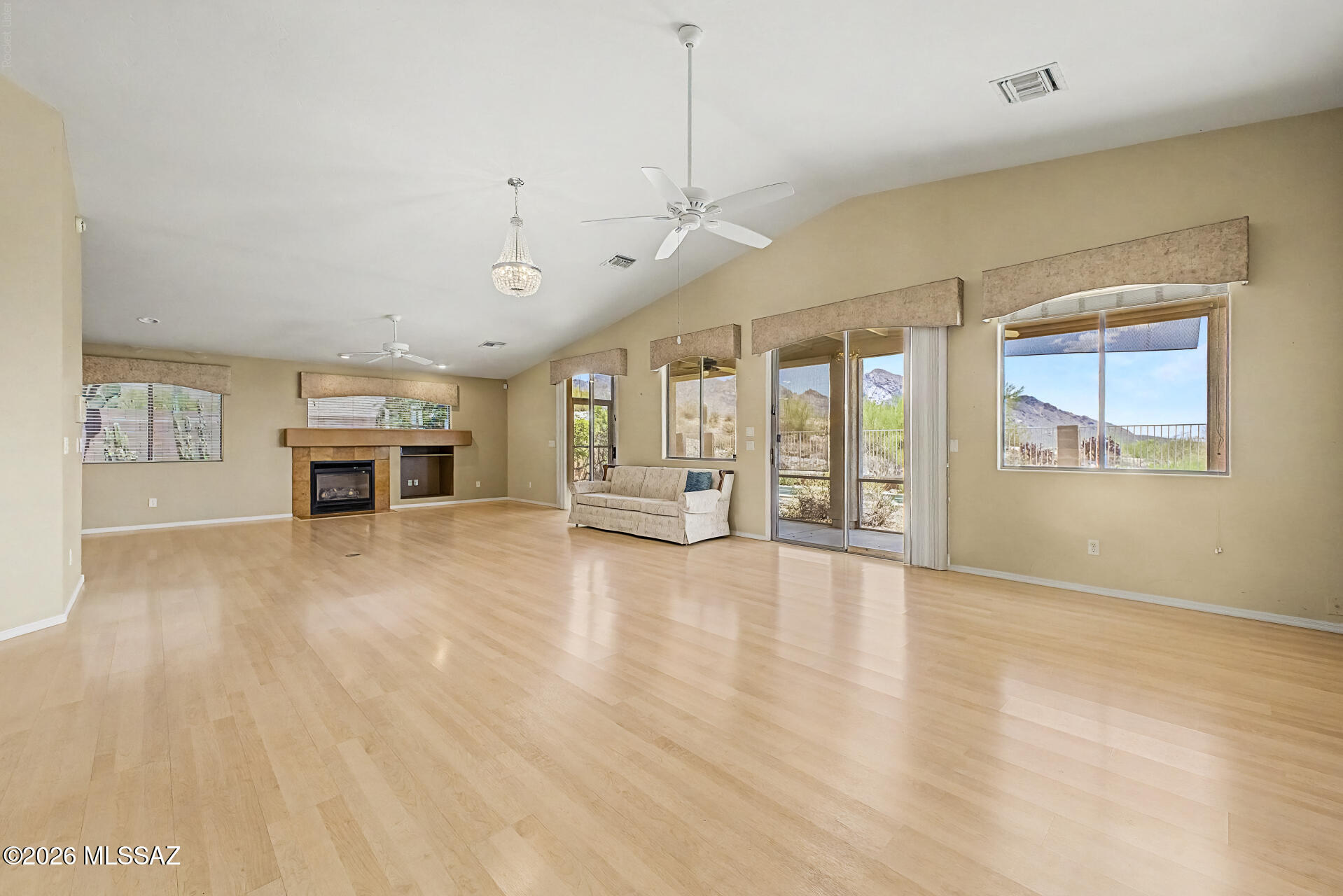573 West Silvertip Road Oro Valley, AZ 85737 - Photo 5 of 32
