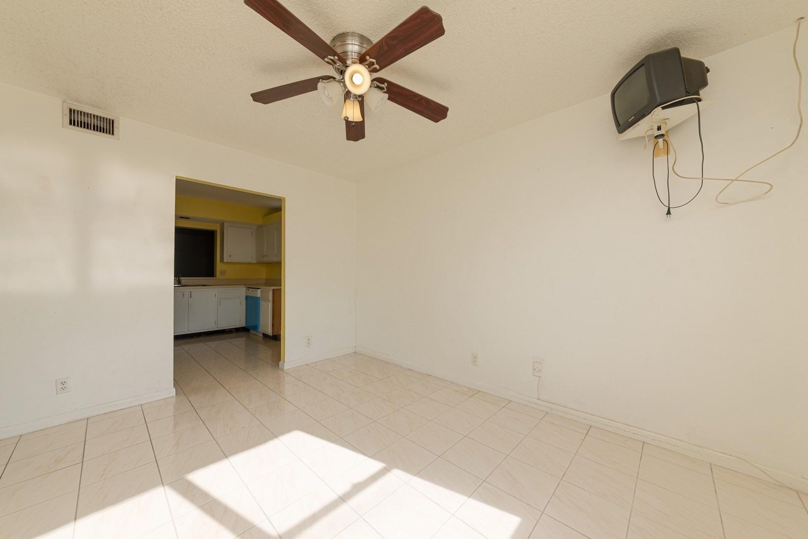 22485 Southwest 61st Way, Unit 136 Boca Raton, FL 33428 - Photo 7 of 15 07_22485SW61stWay136_3001_FamilyRoom_Cus
