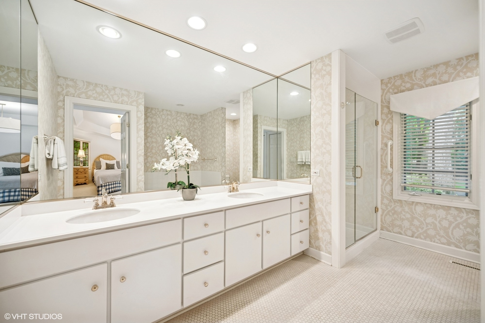 1118 Mt Pleasant Road Winnetka, IL 60093 - Photo 25 of 48 a bathroom with double sink and a mirror
