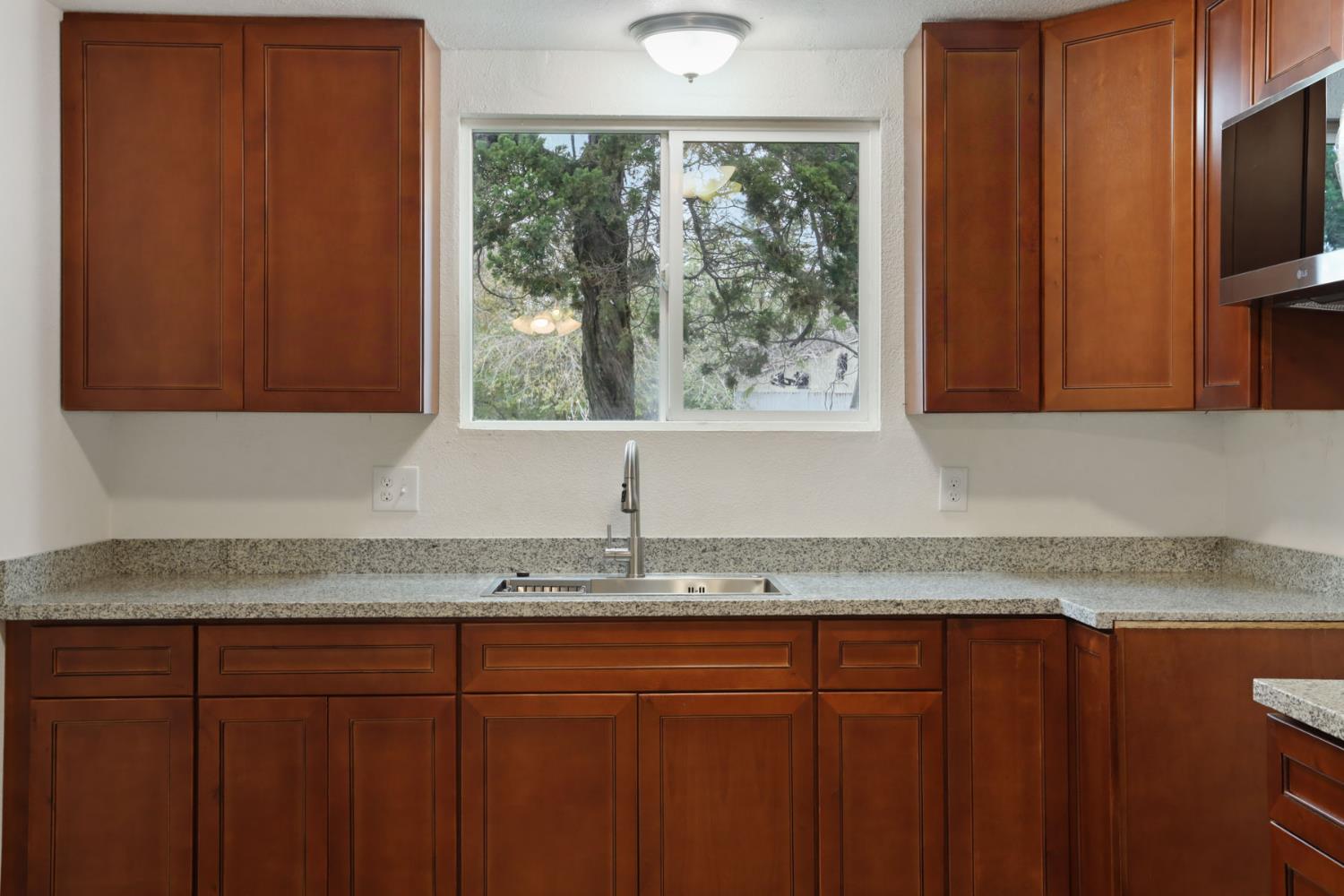 307 Joseph Road Manteca, CA 95336 - Photo 7 of 32